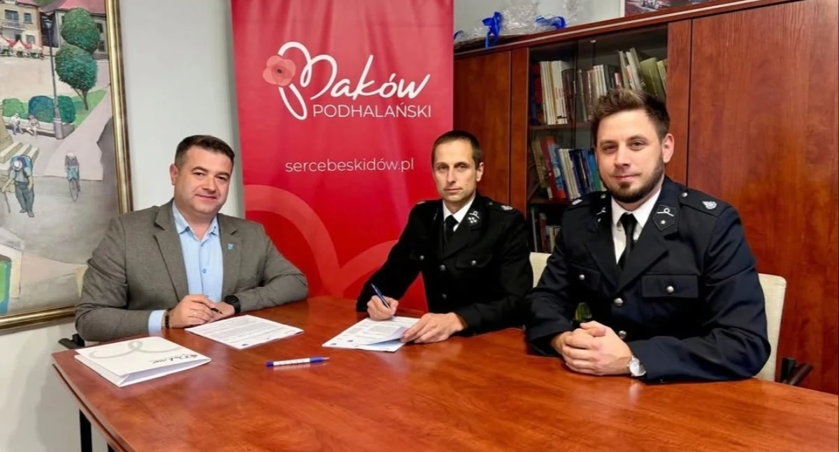 Z remizy, Juszczyn otrzyma dotacji zakup samochodu strażackiego - zdjęcie, fotografia