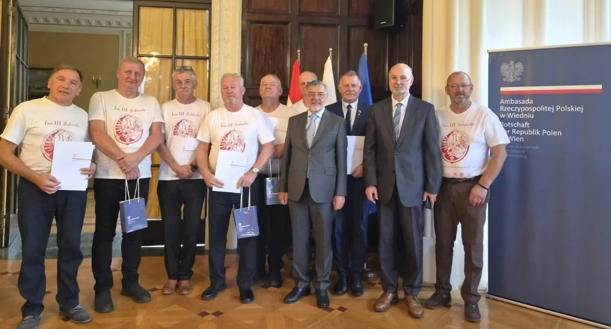 Historia, Wyróżnienia Wiedniu Burmistrz Jordanowa członkowie grupy kalenberskiej dyplomami uznania - zdjęcie, fotografia