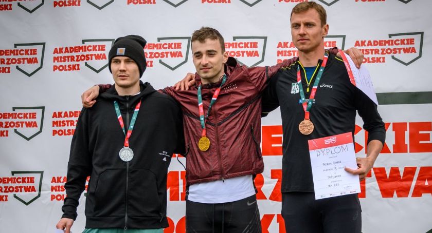 Filip Sacha okazał się najlepszym trójskoczkiem bielskich zawodów/Fot. Facebook AMP w Lekkiej Atletyce
