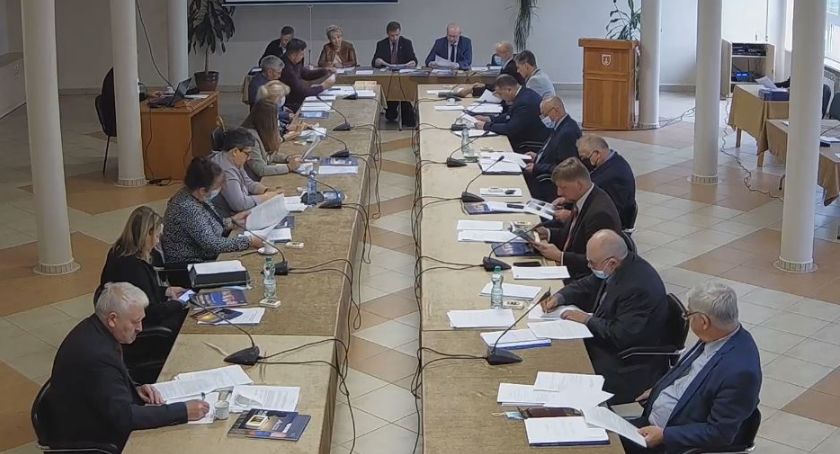 Temat utworzenia Młodzieżowej Rady Powiatu był omawiany na sesji Rady Powiatu Suskiego, jak i podczas komisji. Fot. Starostwo Powiatowe w Suchej Beskidzkiej