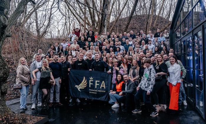 Społeczność kryptowalutowa Financial Freedom Academy fot.
