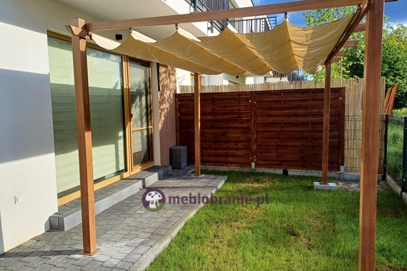 xl-aranzacja-pergola-ogrodowa-z-materialowym-dachem-kirn-3x4-aluminium-cream-wood