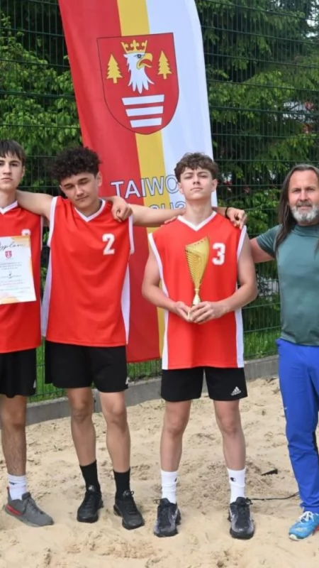 Siatkarski thriller w Zawoi zakończony triumfem uczniów z SP2 Zawoja Wilczna