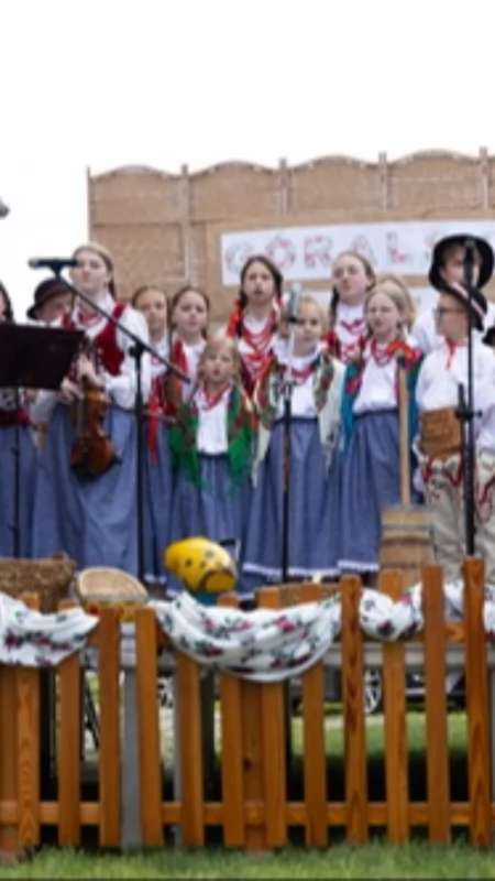 Rodzinne świętowanie w Kojszówce. Była muzyka, atrakcje i jubileusz zespołu Kojsowianie