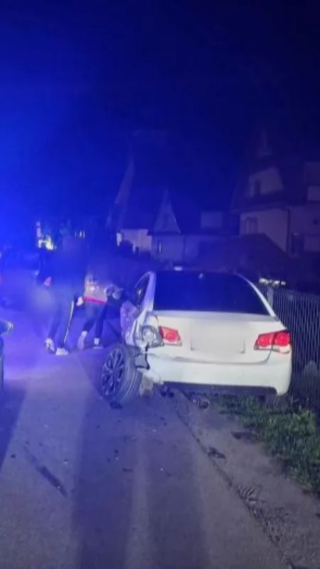 Pijany kierowca uderzył w zaparkowany samochód i ogrodzenie. Miał ponad 1,1 promila alkoholu. Znamy szczegóły zdarzenia w Naprawie