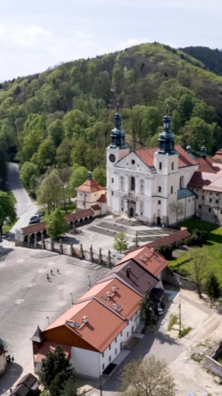 Dewastują miejsca kultu! Posłowie interweniują
