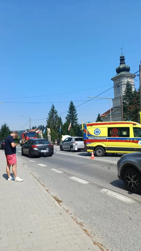 Kolizja samochodu z motocyklem w Osielcu. Jedna osoba poszkodowana