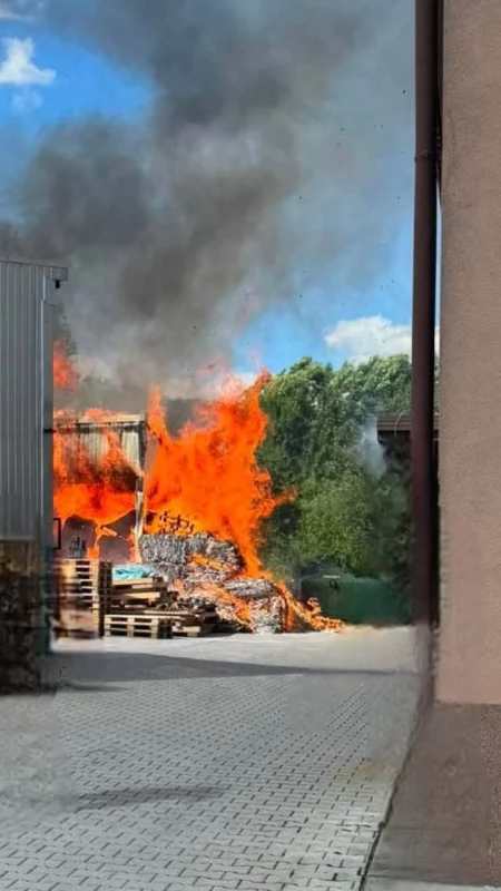 Pożar w Makowie Podhalańskim. Na miejscu trwa akcja gaśnicza