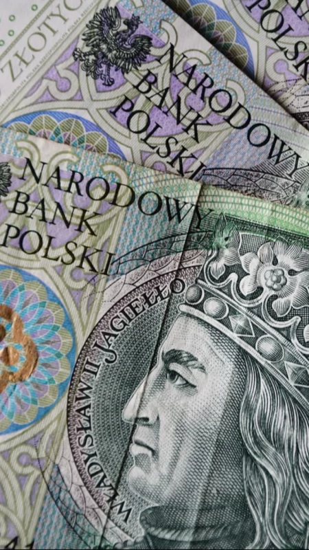 Kredyt opakowany w okazję! Letnie promocje mogą wpędzić w poważne długi