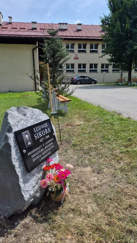 Lachowice pamiętają o swoim profesorze. Odsłonięto tablicę Ludwika Sikory