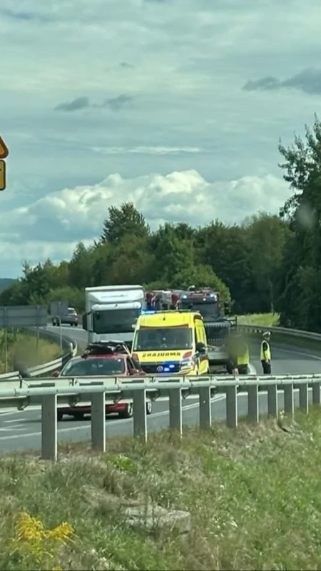 Zdarzenie drogowe z udziałem rowerzysty na DK28 w Zembrzycach