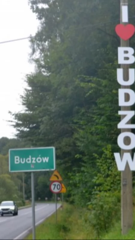W Budzowie piesi zyskają nowe przejścia i chodniki. Podpisana umowa na prace przy drodze wojewódzkiej
