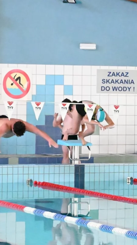 Basen w Suchej Beskidzkiej wypełnił się po brzegi!