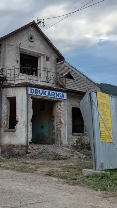 Tu przez lata działała drukarnia. Teraz budynek na Rolach przechodzi wielką zmianę