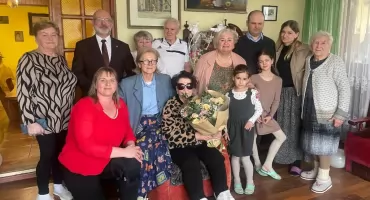 Setne urodziny pani Józefy Witkowskiej. Wójt Zawoi z wizytą u „Dostojnej Jubilatki” na Bartyzelach