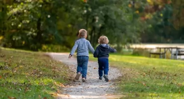 Dzień Braci. Święto wyjątkowej więzi i wspólnych wspomnień
