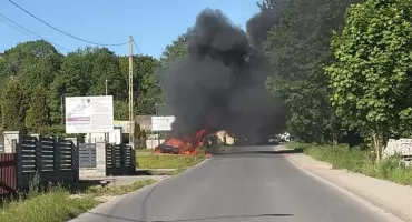 Pożar samochodu w Krzeszowie