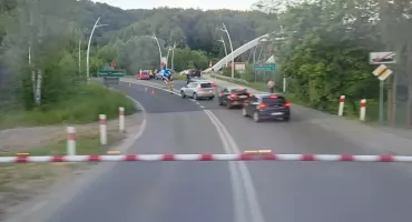 Kolizja na DK28 w Suchej Beskidzkiej. Występują utrudnienia w ruchu