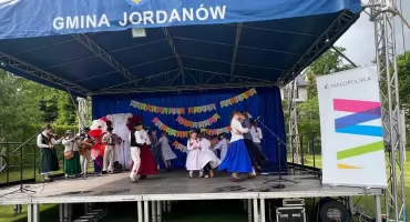 Małopolski Dzień Dziecka w Łętowni. Rodzinna zabawa mimo deszczowej pogody