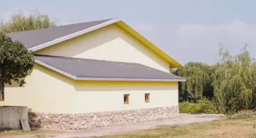 Nowoczesne budownictwo w powiecie suskim: Jak skutecznie ocieplić i wyrównać podłogi w domu?