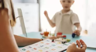 Gdy chcesz skuteczniej wspierać rozwój mowy, wybierz studia z terapii logopedycznej!