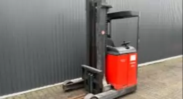 Reach truck - dlaczego te wózki są podstawą nowoczesnych magazynów wysokiego składowania?