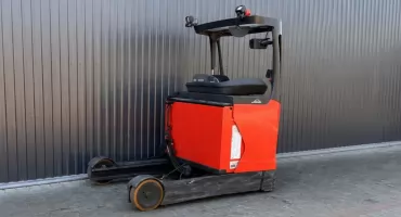 Reach truck - dlaczego te wózki są podstawą nowoczesnych magazynów wysokiego składowania?