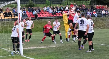 OKRĘGÓWKA: Nieskuteczny Żuraw zdobywa sześć goli
