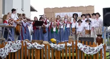 Rodzinne świętowanie w Kojszówce. Była muzyka, atrakcje i jubileusz zespołu Kojsowianie
