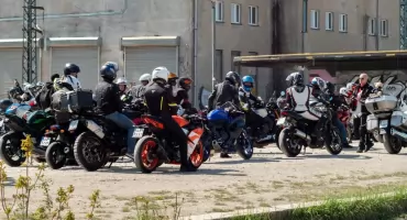 Bezpieczeństwo motocyklistów na drogach – dlaczego dobry kask to podstawa