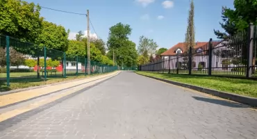 Koniec drogowej udręki w centrum Zembrzyc. Poszerzenie jezdni przy Urzędzie Gminy zakończone