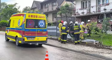 Dachowanie samochodu w Sidzinie. Jedna osoba poszkodowana