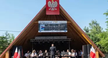 70 lat muzyki, służby i tradycji. Wyjątkowy jubileusz w Bystrej Podhalańskiej połączony z poświęceniem nowego samochodu ratowniczego