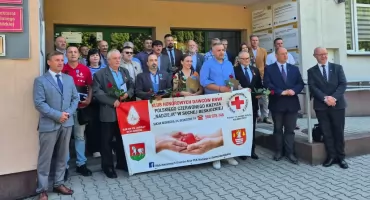 Zasłużeni dla krwiodawstwa. Członkowie Klubu HDK PCK „Nadzieja” z państwowymi odznaczeniami