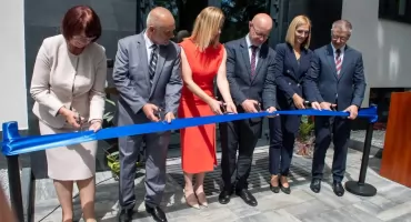 Nowa siedziba Urzędu Gminy Bystra-Sidzina otwarta. Stanisław Tempka: „Niech dobrze służy pokoleniom”. 