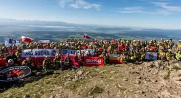Blisko 2000 strażaków w pełnym umundurowaniu wyruszy na Śnieżnik. Wśród uczestników są załogi z powiatu suskiego