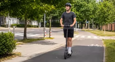 Przepisy ruchu drogowego, bezpieczna jazda na hulajnogach, wypadki, kolizje