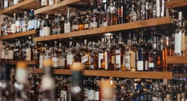 Szkocka whisky do 100, 150 i 300 zł. Jak wybrać butelkę i nie przepłacić