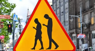 Będą ostrzegać przed „komórkowcami”? Jest apel o nowe znaki