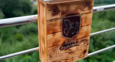 Nowa pamiątkowa kronika na platformie widokowej w Suchej Beskidzkiej! Zostaw swój ślad na zboczu Mioduszyny