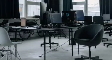 Service desk zamiast chaosu – jak uporządkować obsługę zgłoszeń w firmie?