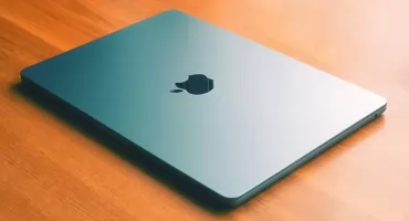 MacBook Pro w pracy grafika i fotografa – co go wyróżnia?
