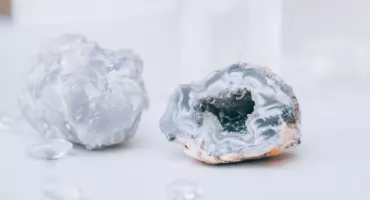 Które kamienie naturalne przyciągają szczęście i obfitość?