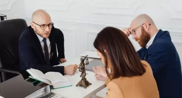 Jakie zasady regulują dziedziczenie ustawowe i podział spadku?