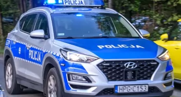 Ford Transit wypadł z drogi i przewrócił się w Lachowicach. Jedna osoba trafiła do szpitala