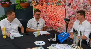 [WYWIAD] „Rola trenera nie kończy się przed startem”. Łukasz Miklusiak o kulisach treningów pływackich w UKS „Jasień”