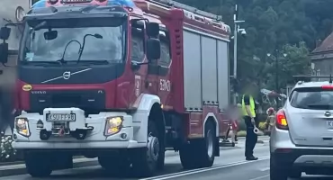 Rozsypany beton na jezdni w Suchej Beskidzkiej. Utrudnienia w ruchu