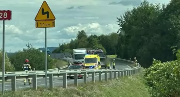 Zdarzenie drogowe z udziałem rowerzysty na DK28 w Tarnawie Dolnej 