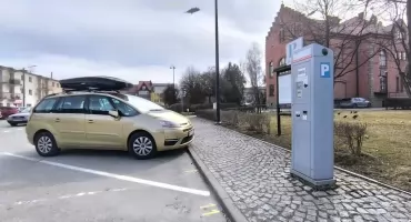 Jordanów: uchwała parkingowa nieważna. Kierowcy elektryków mogą odzyskać pieniądze?