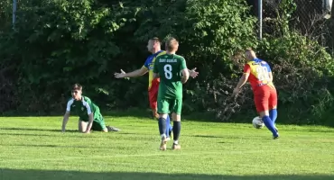 B-KLASA WADOWICKA: Mecz na szczycie w Marcówce, Huragan czyha na potknięcie, delegacje Świtu, Bieni i Dębu
